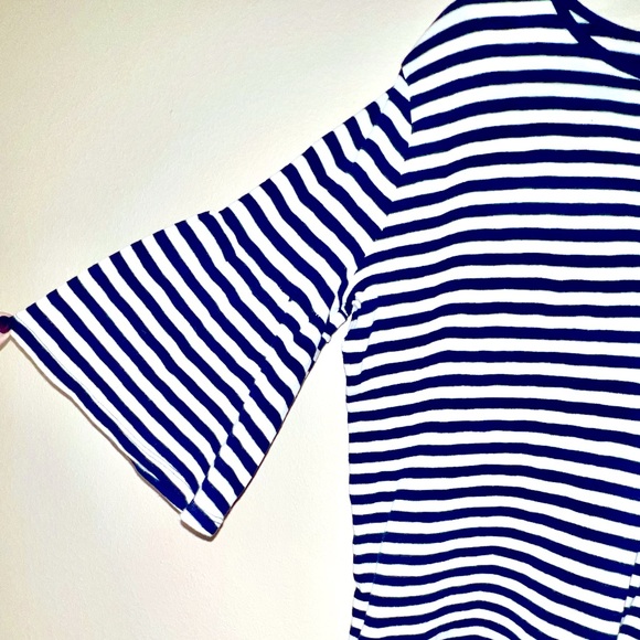Like New! GAP Navy and White Stripe Boxy Top With Bell Sleeves - Size Medium - Picture 8 of 8